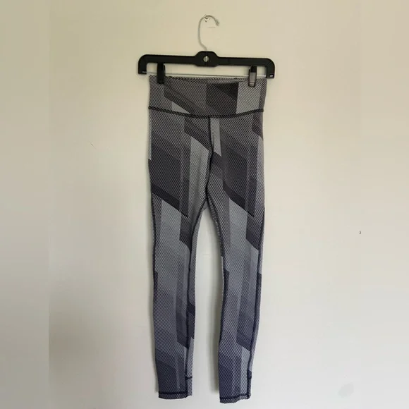 Adidas/Reebok Patterned High Rise Tights - Picture 1 of 3